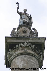 Blenheim monument. Image copyright CotswoldsWebsite.com